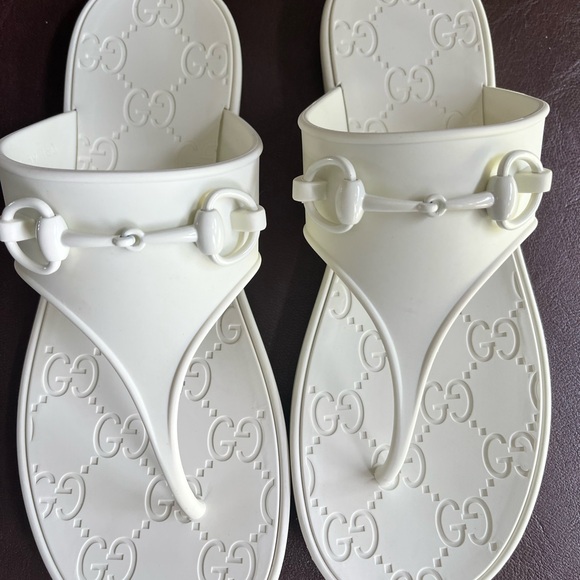 Gucci White Sandals Minimalist Design - Picture 6 of 6
